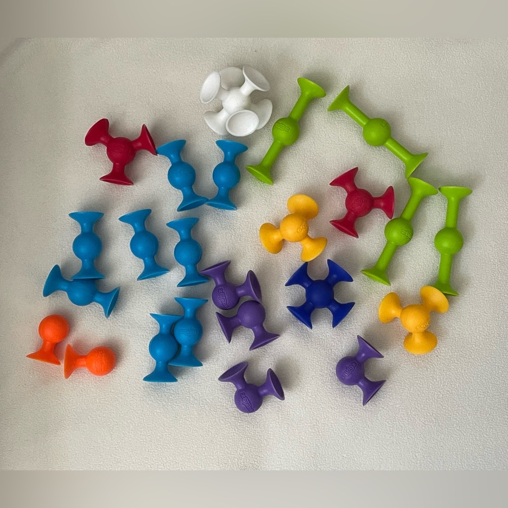 Squigz Pack by Fat Brain Toys